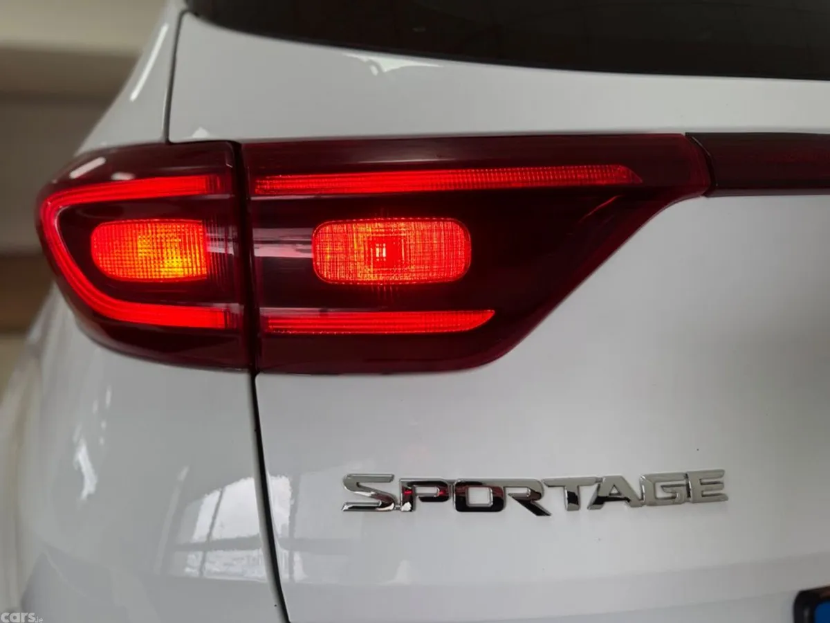 Kia Sportage MPV, Diesel Hybrid, 2021, White