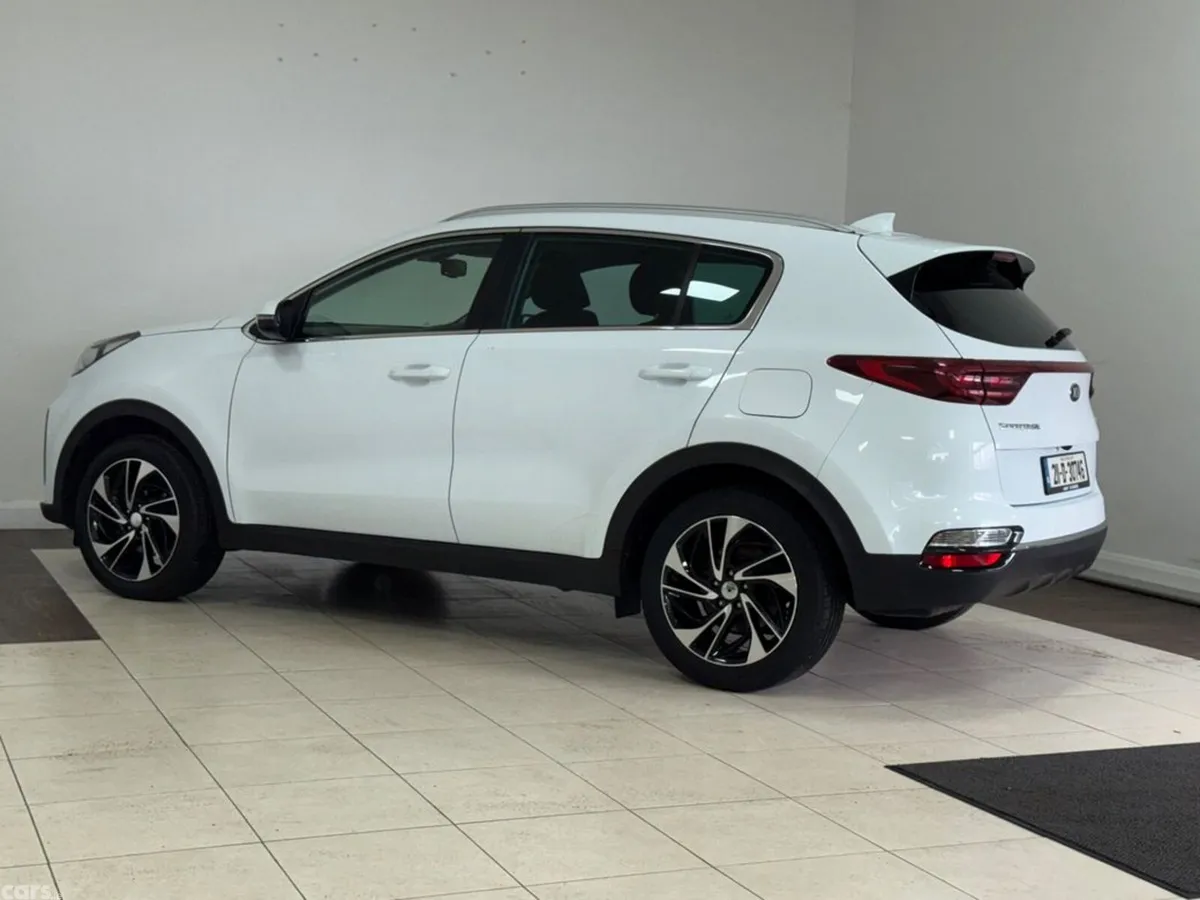 Kia Sportage MPV, Diesel Hybrid, 2021, White