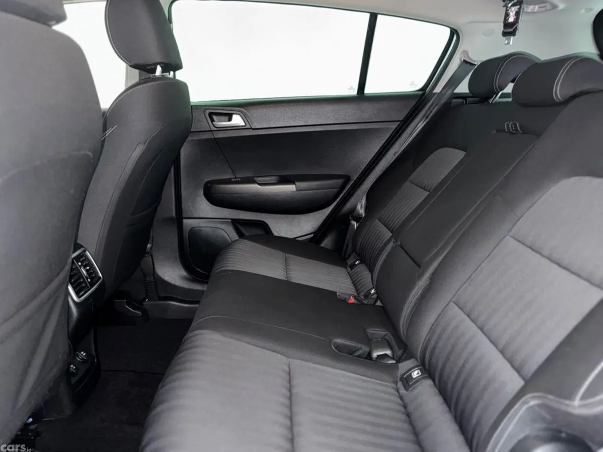 Kia Sportage MPV, Diesel Hybrid, 2021, White
