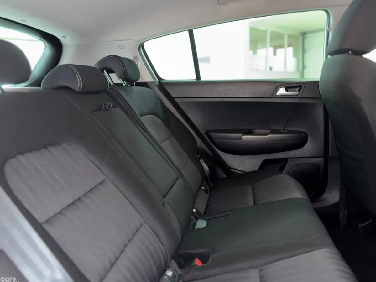 Kia Sportage MPV, Diesel Hybrid, 2021, White