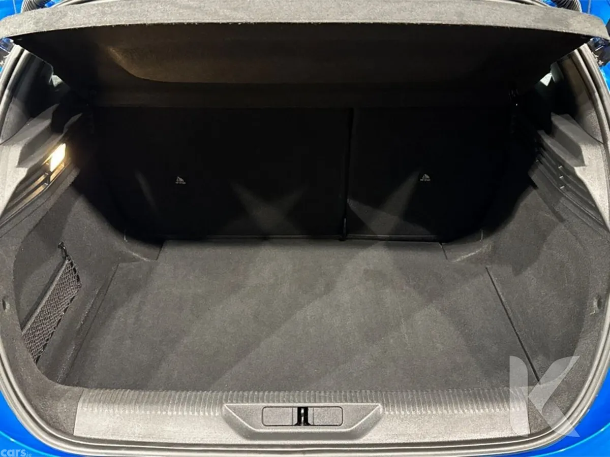 Peugeot 308 Hatchback, Diesel, 2023, Blue