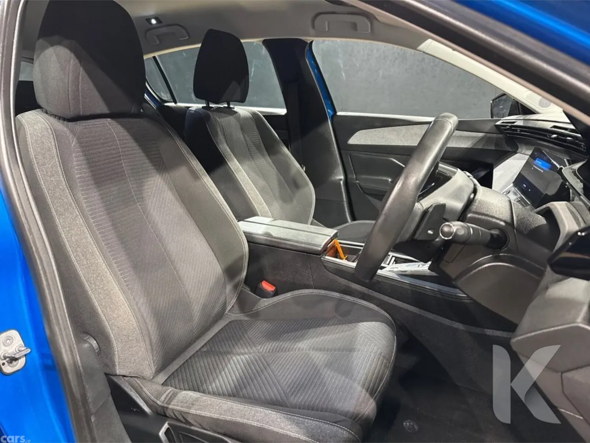 Peugeot 308 Hatchback, Diesel, 2023, Blue