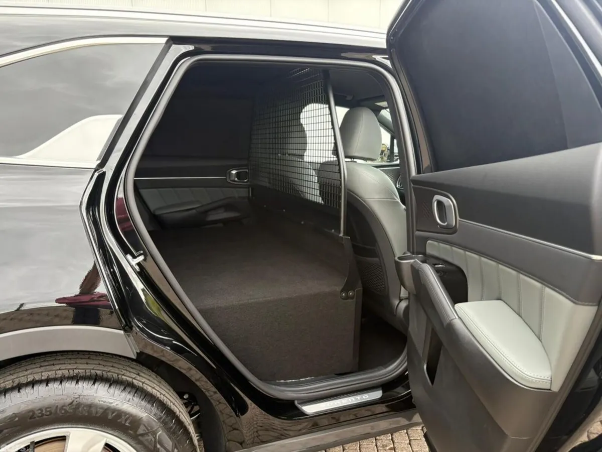 Kia Sorento Van, Diesel, 2027, Black