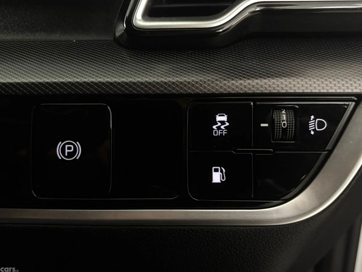 Kia Sportage MPV, Petrol Plug-in Hybrid, 2025, White