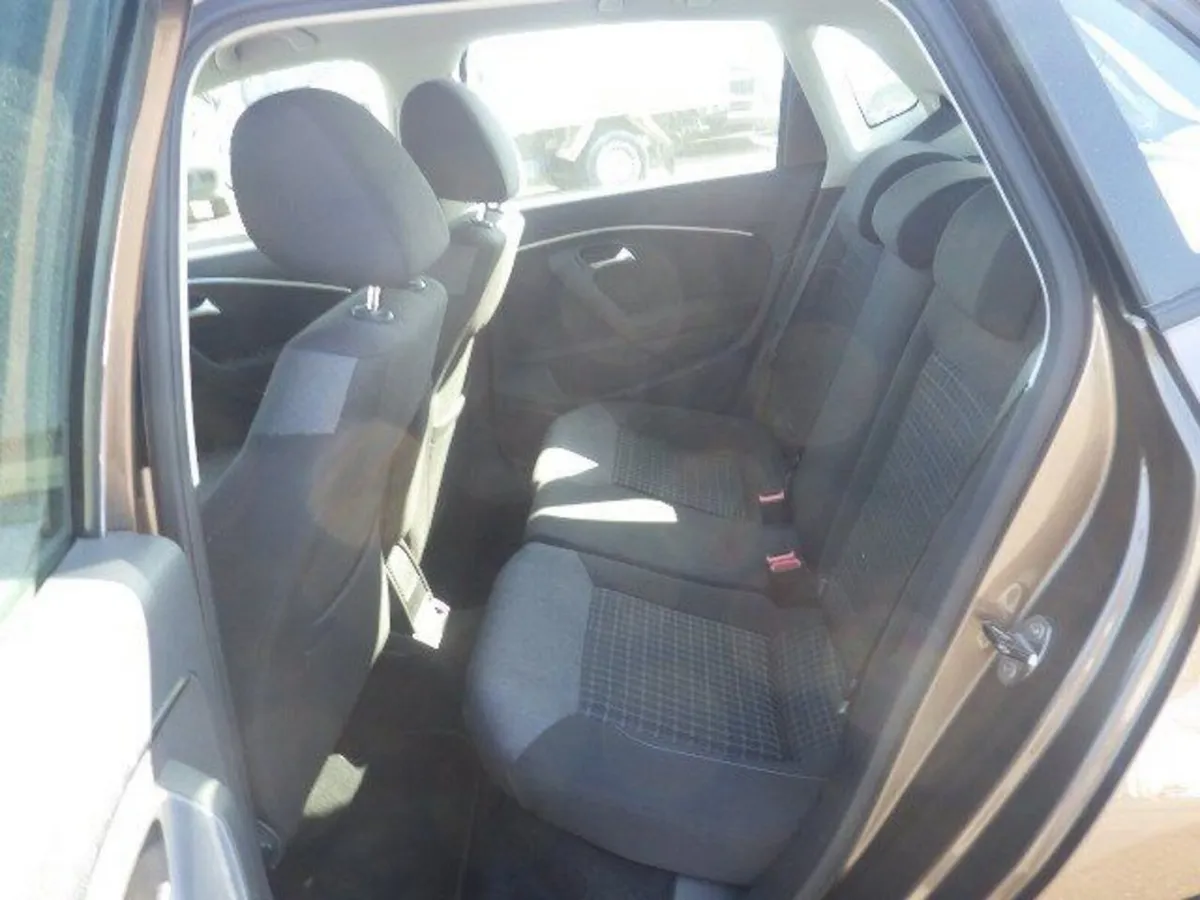 Volkswagen Polo Hatchback, Petrol, 2015, Brown