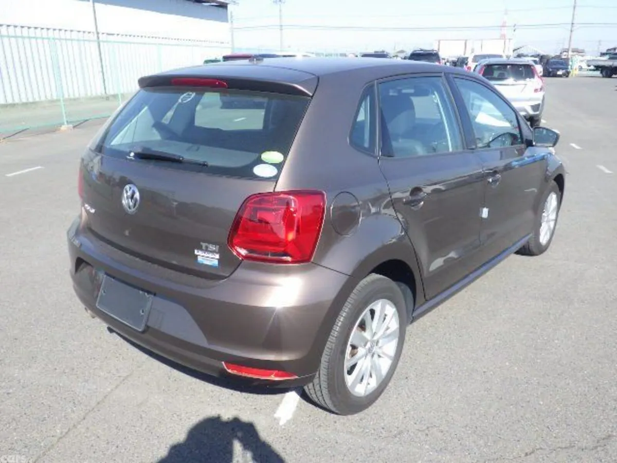 Volkswagen Polo Hatchback, Petrol, 2015, Brown