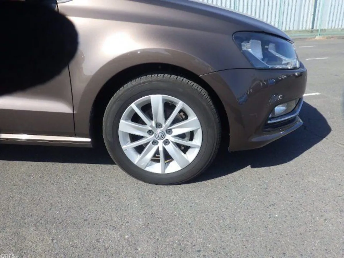 Volkswagen Polo Hatchback, Petrol, 2015, Brown