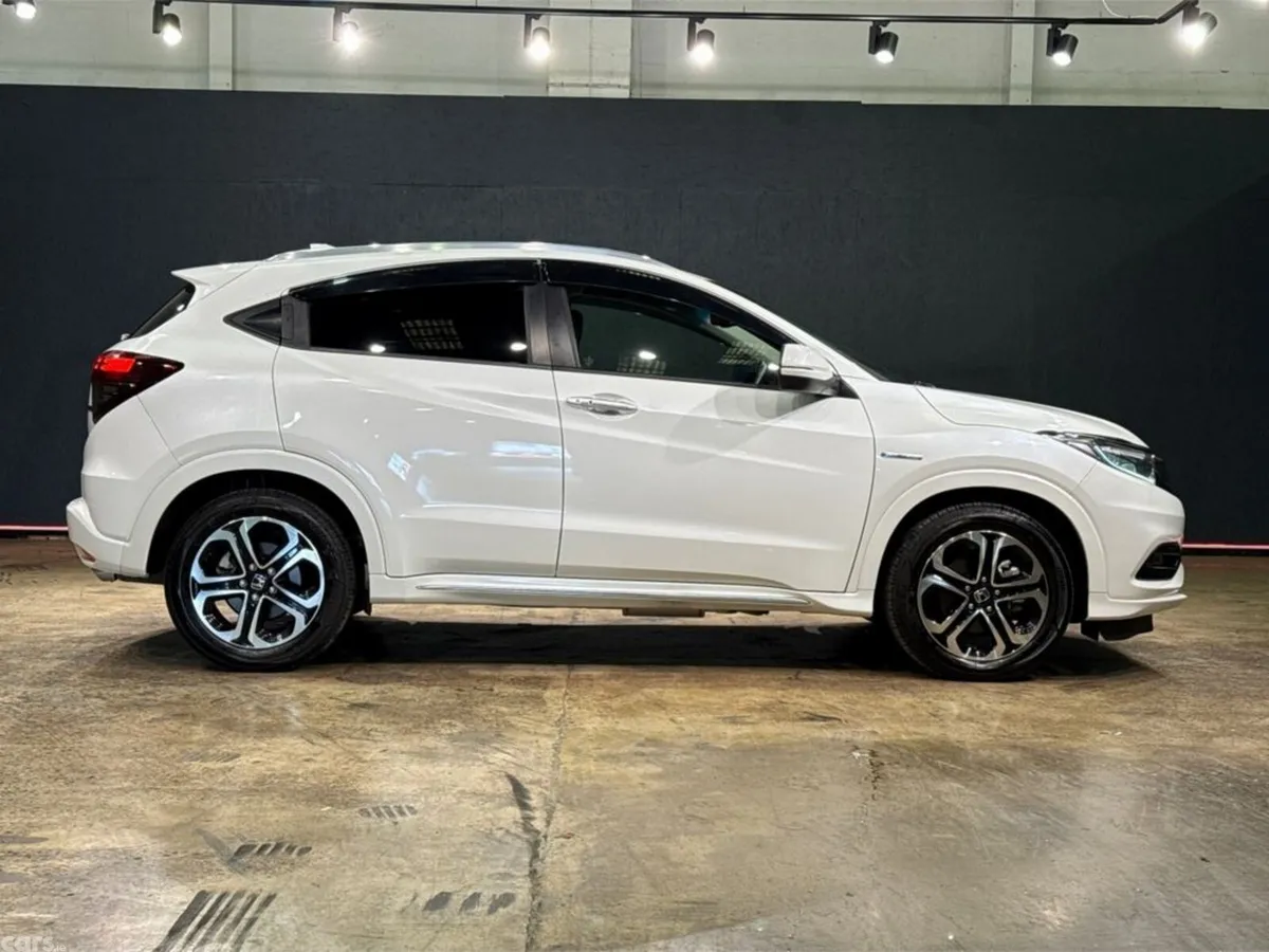 Honda Vezel SUV, Petrol Hybrid, 2021, White