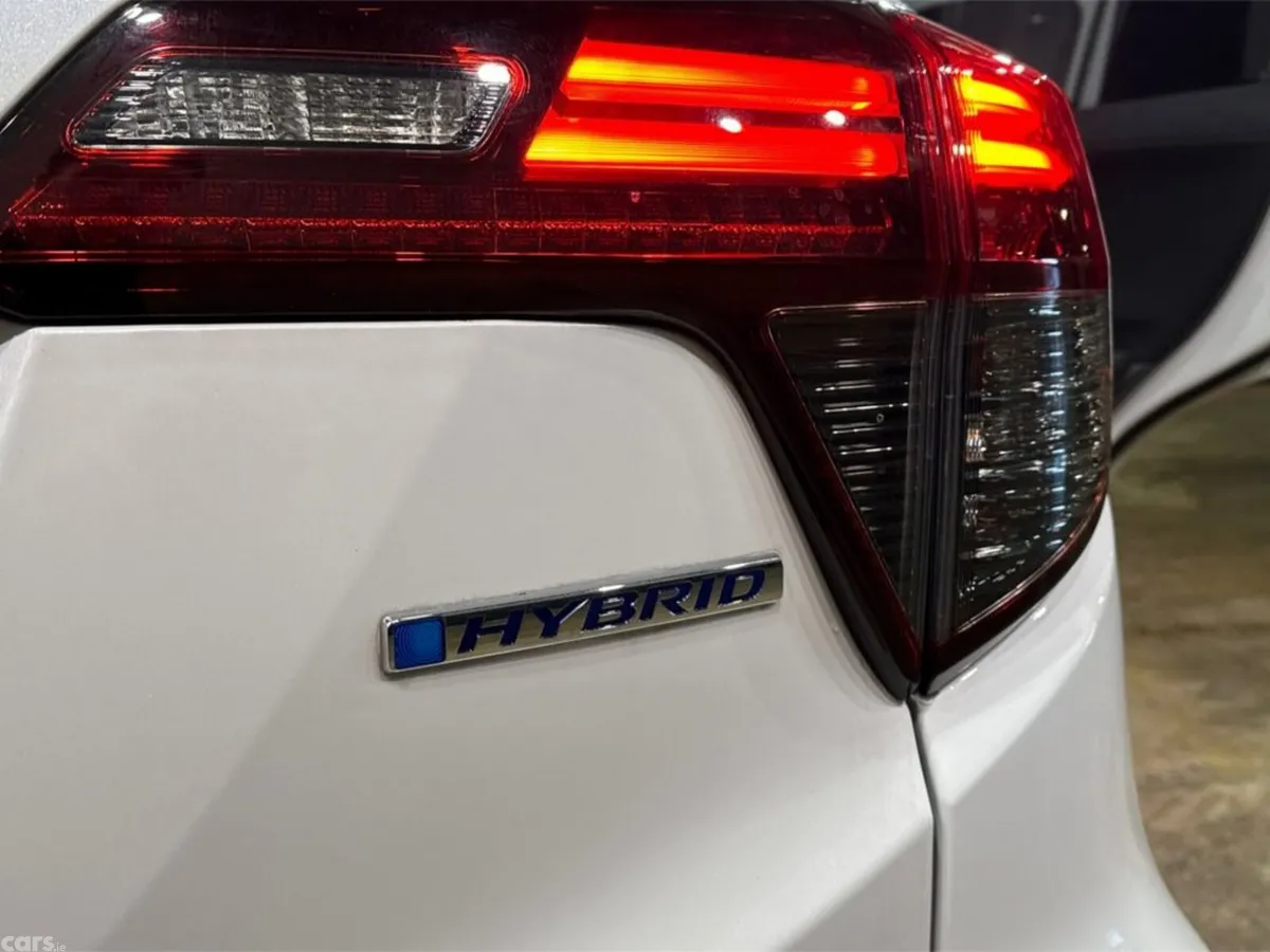 Honda Vezel SUV, Petrol Hybrid, 2021, White