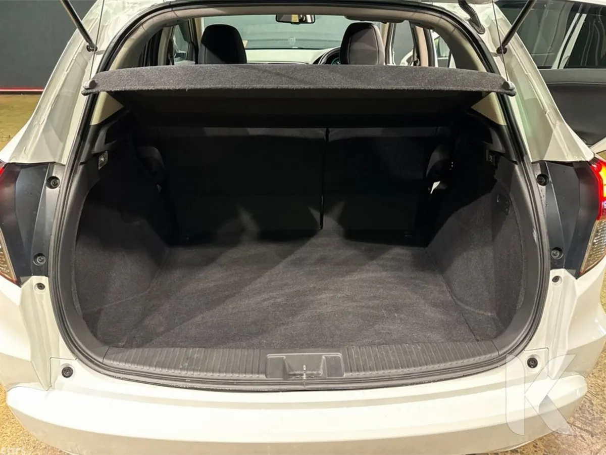 Honda Vezel SUV, Petrol Hybrid, 2021, White