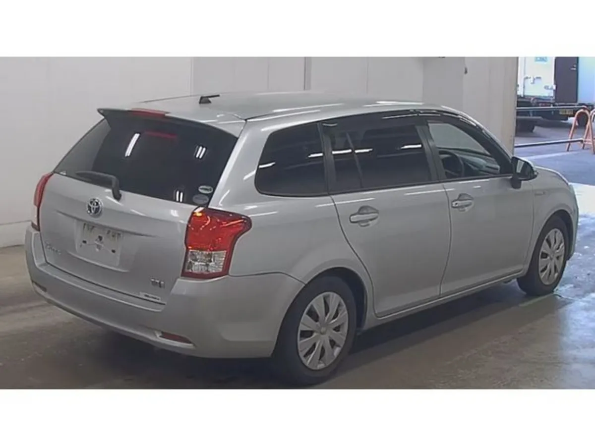 Toyota Corolla Estate, Petrol Hybrid, 2015, Silver