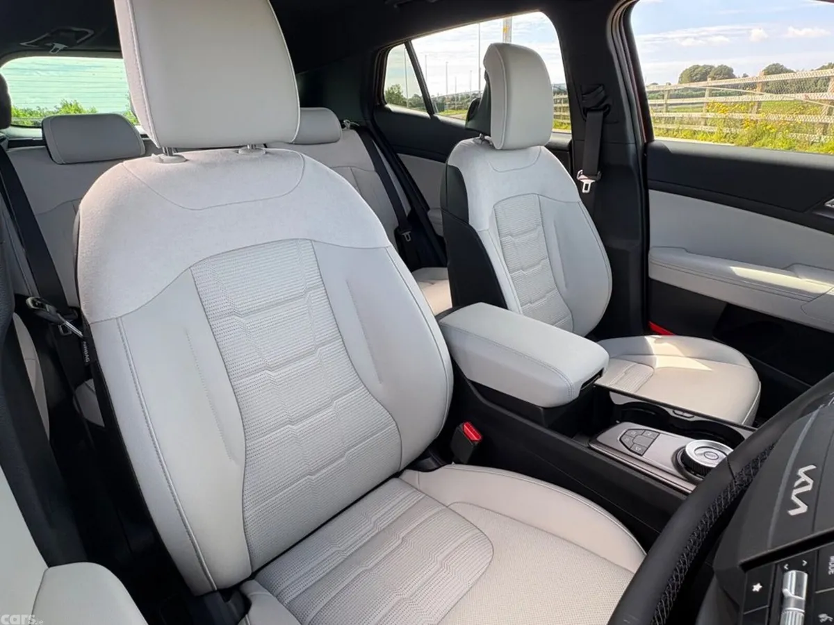 Kia Sportage SUV, Petrol Hybrid, 2027, Red