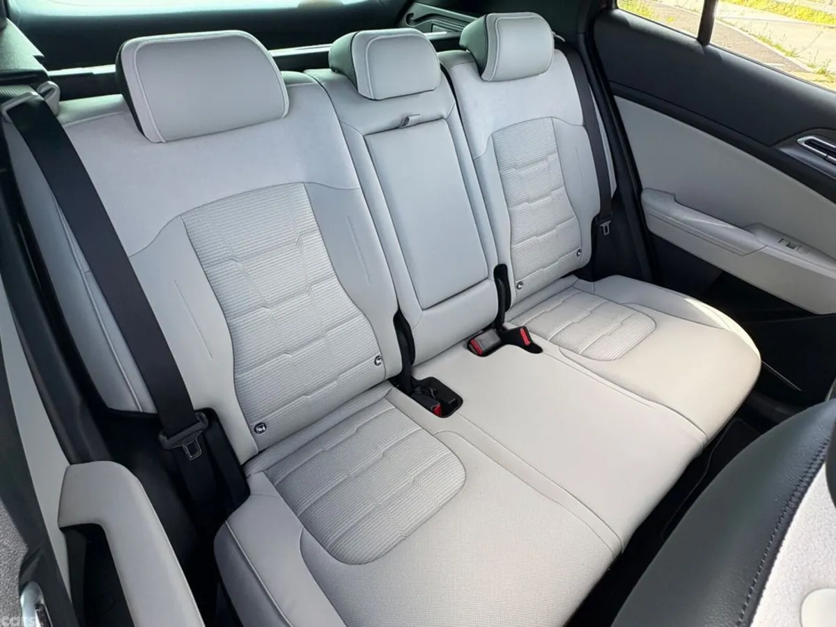 Kia Sportage SUV, Petrol Hybrid, 2027, Red