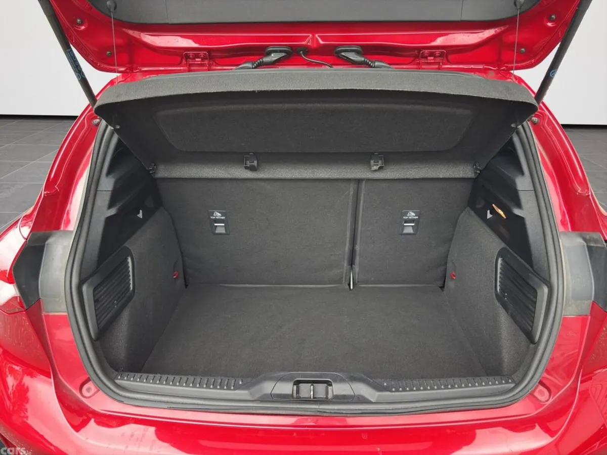Ford Focus Hatchback, Diesel, 2021, Red