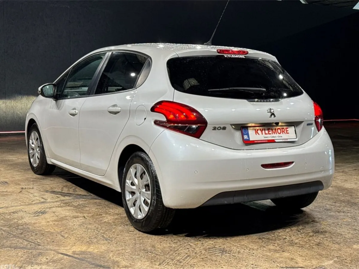 Peugeot 208 Hatchback, Petrol, 2017, White
