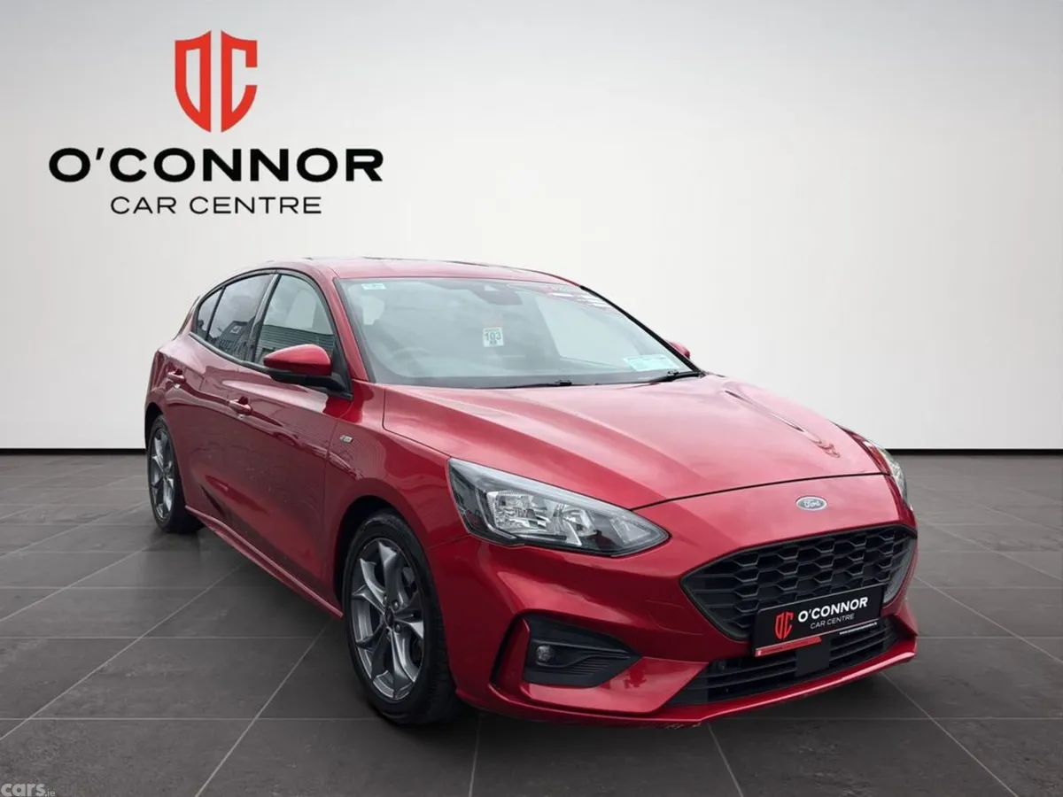 Ford Focus Hatchback, Diesel, 2021, Red