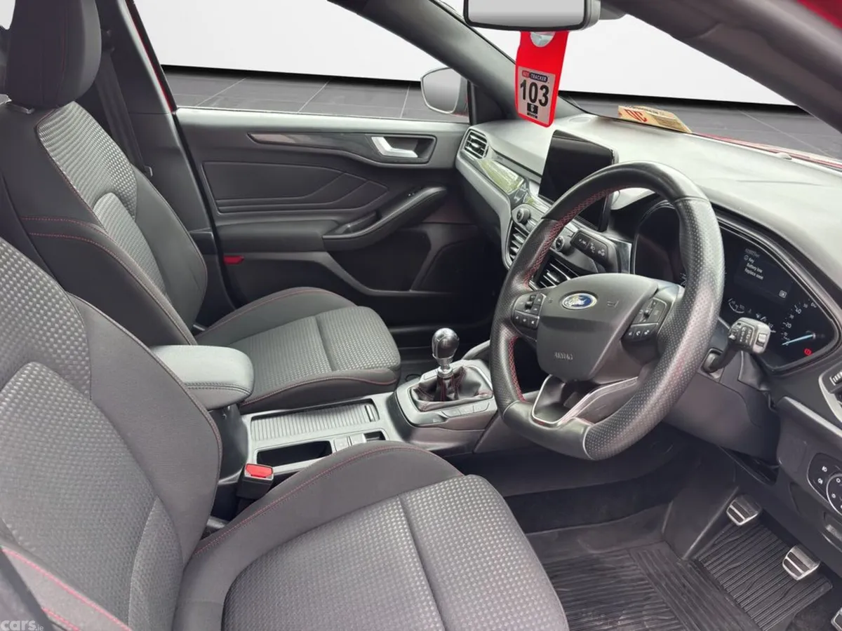 Ford Focus Hatchback, Diesel, 2021, Red