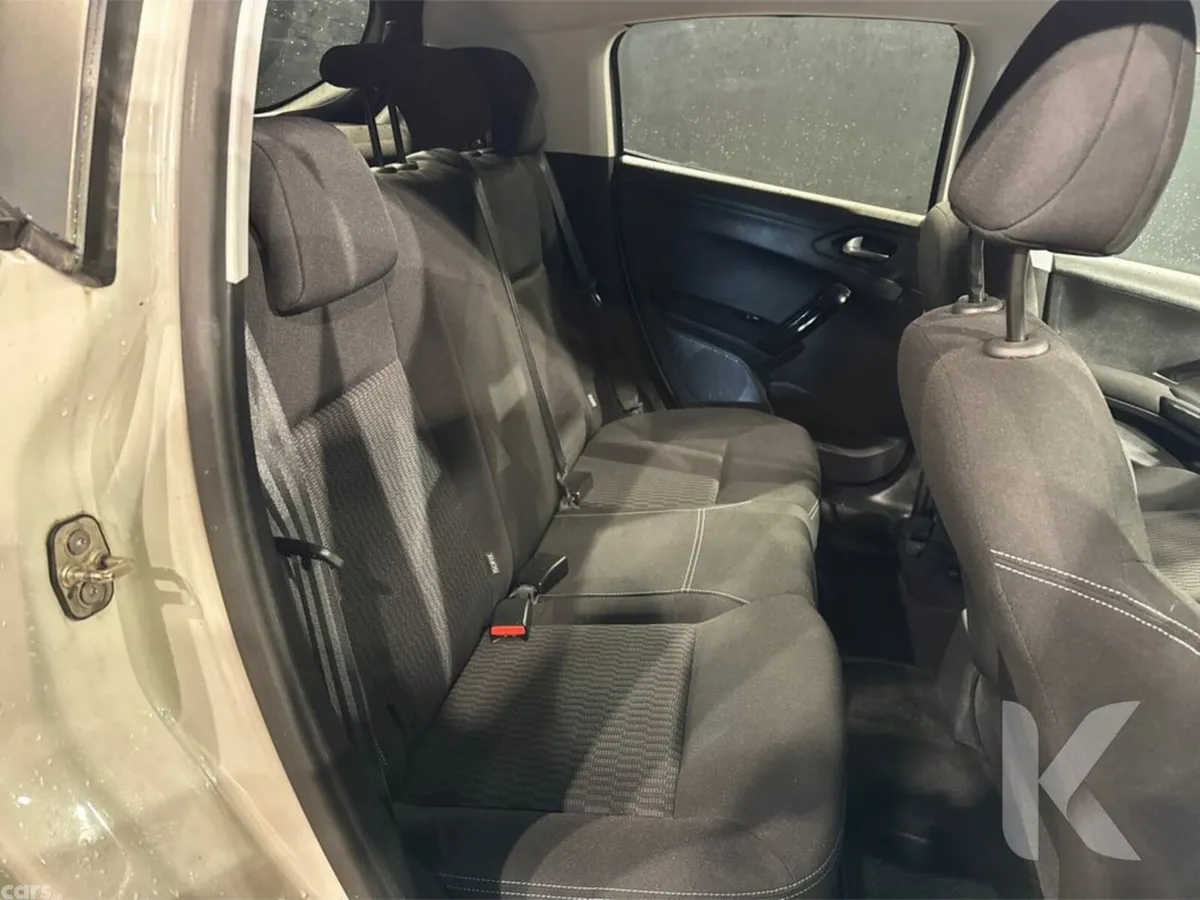 Peugeot 208 Hatchback, Petrol, 2017, White