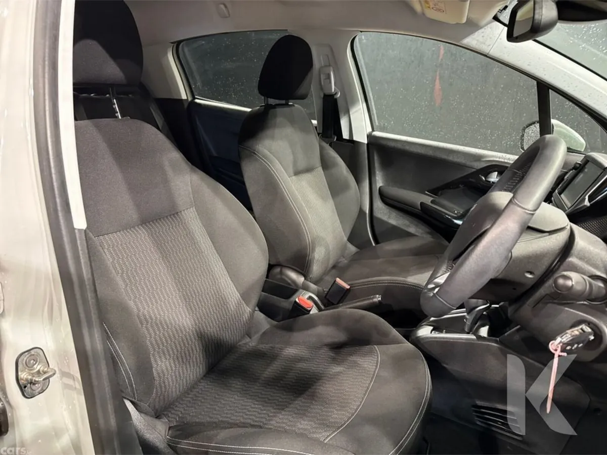 Peugeot 208 Hatchback, Petrol, 2017, White