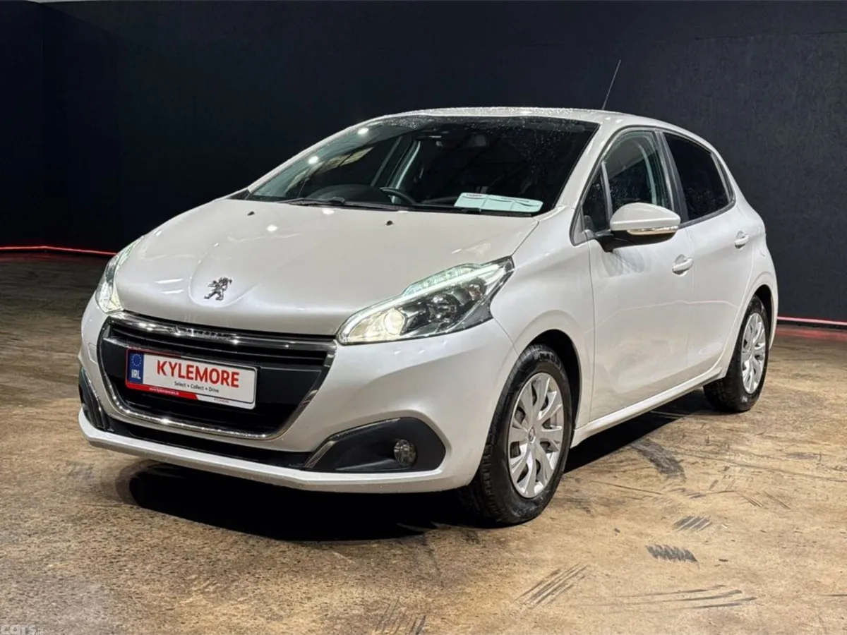 Peugeot 208 Hatchback, Petrol, 2017, White
