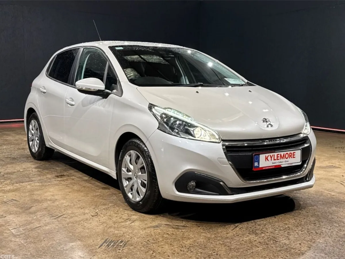 Peugeot 208 Hatchback, Petrol, 2017, White