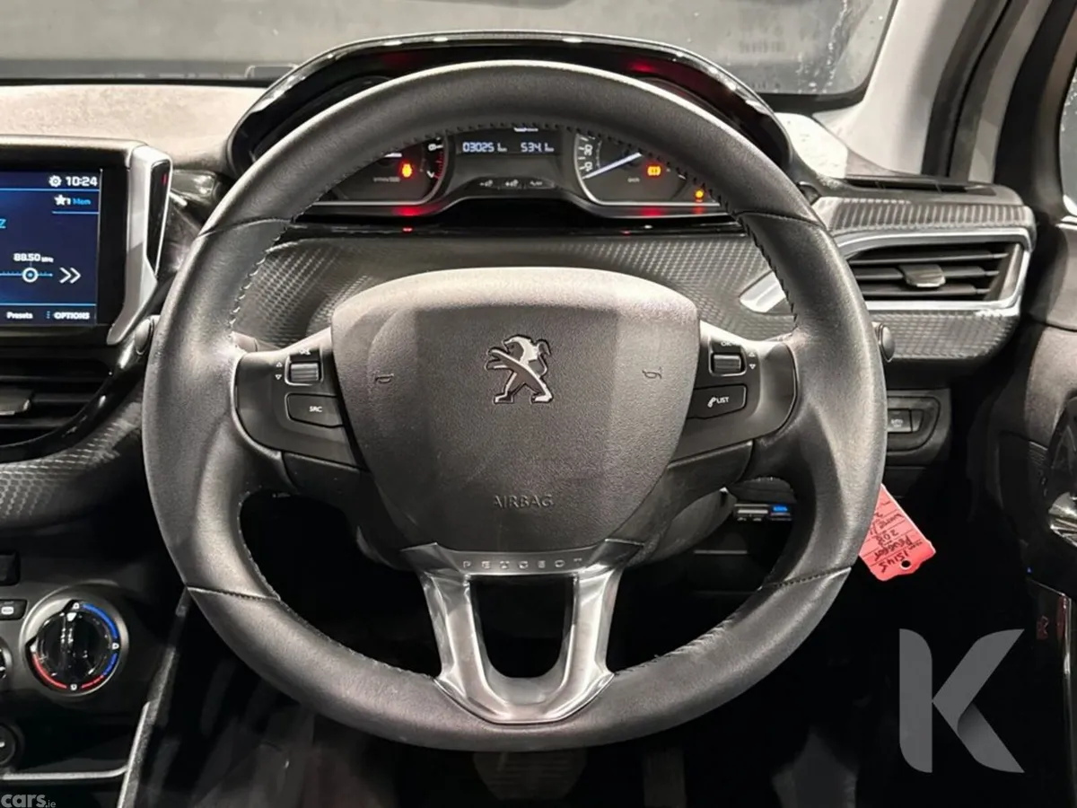 Peugeot 208 Hatchback, Petrol, 2017, White