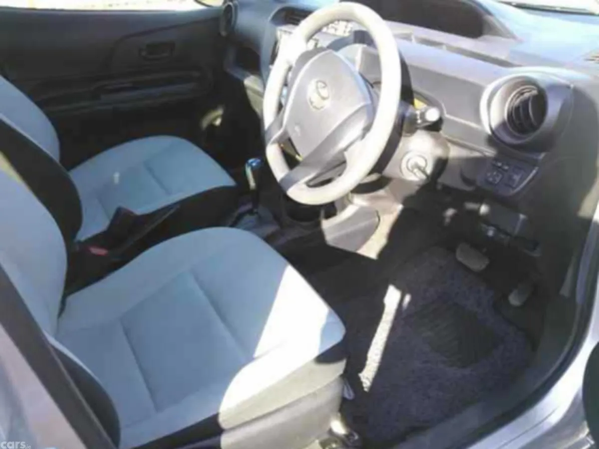 Toyota Aqua Hatchback, Petrol Hybrid, 2017, Silver