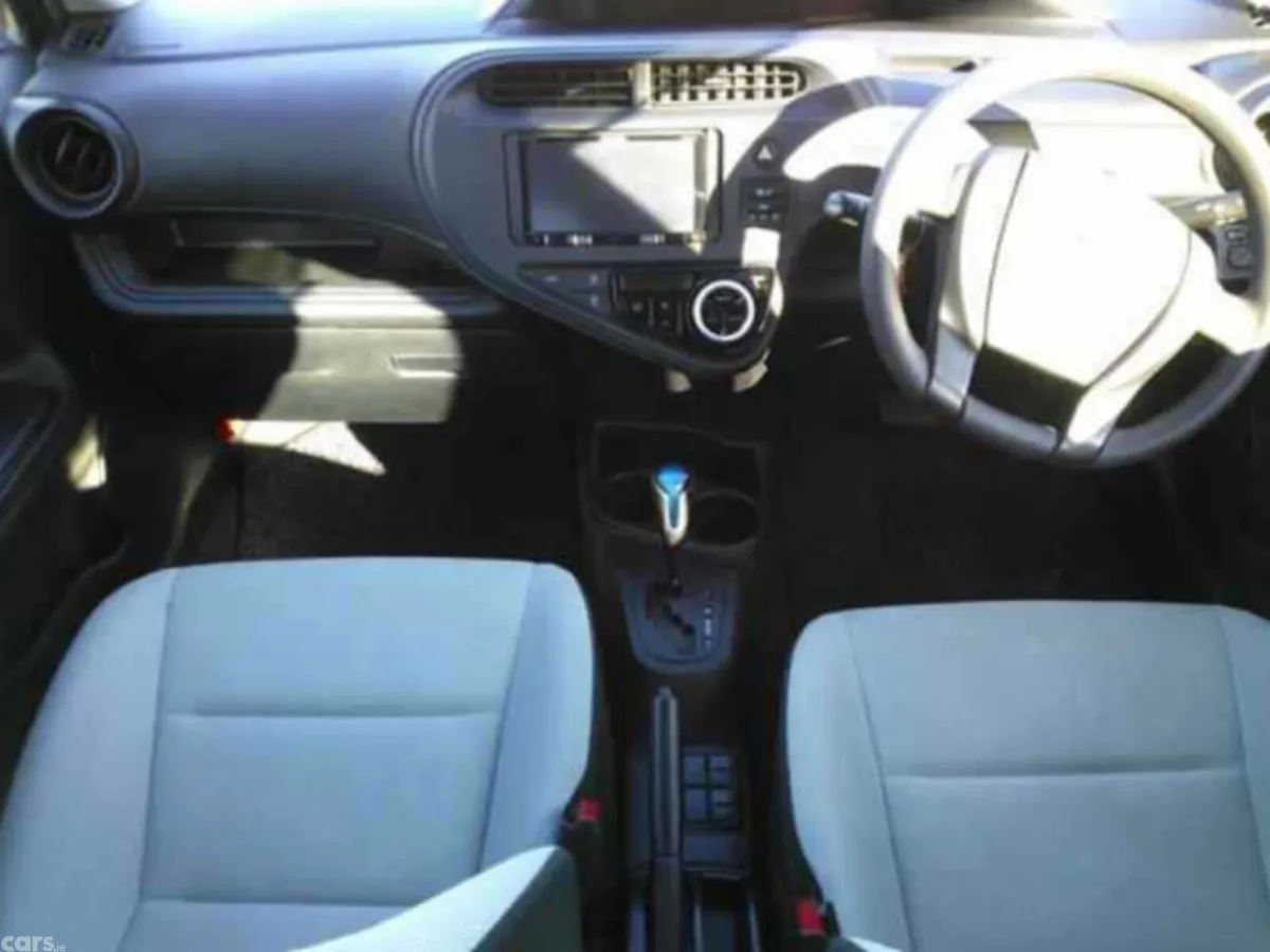 Toyota Aqua Hatchback, Petrol Hybrid, 2017, Silver