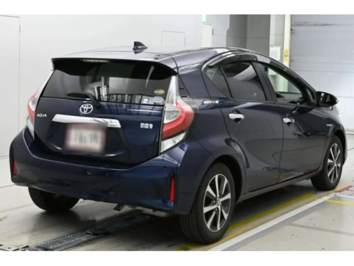 Toyota Aqua Hatchback, Petrol Hybrid, 2018, Blue