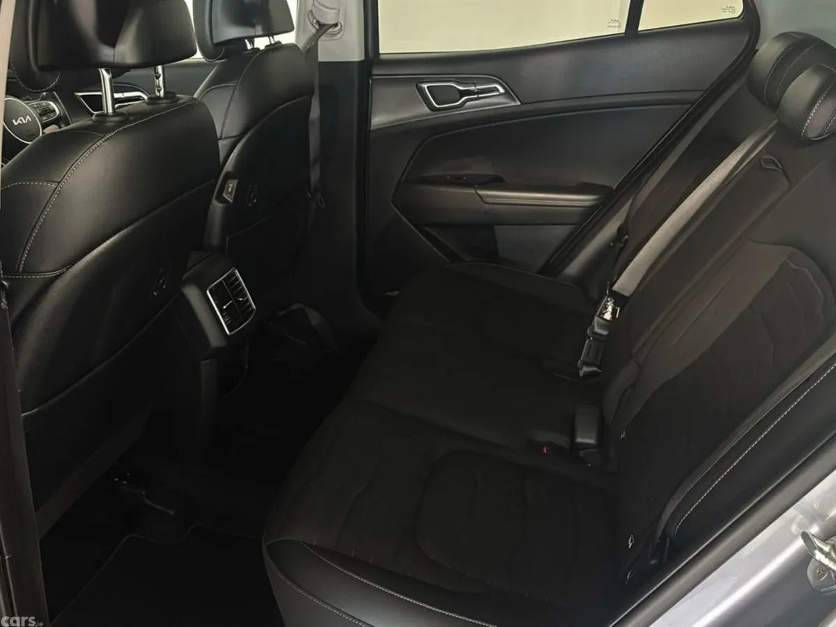 Kia Sportage SUV, Diesel Hybrid, 2023, Grey