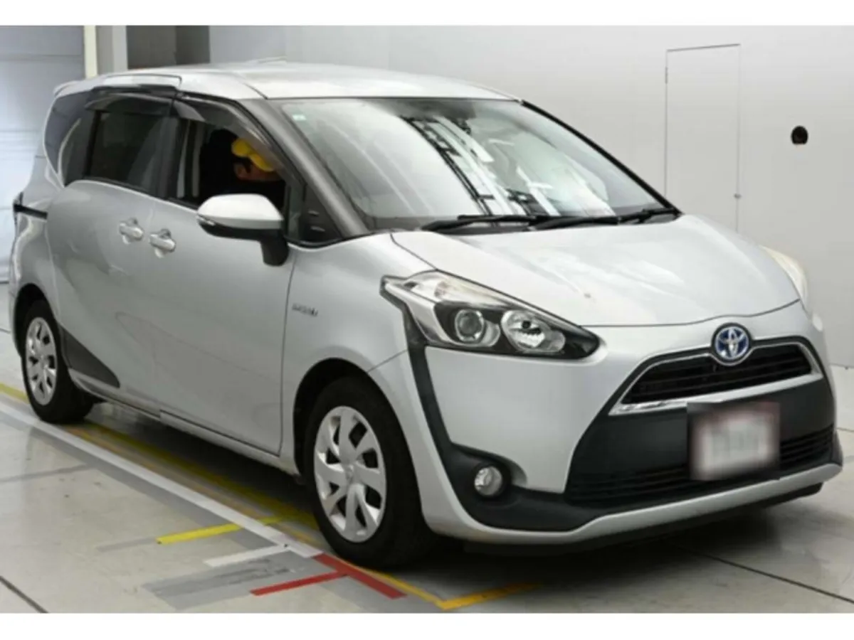 Toyota Sienta MPV, Petrol Hybrid, 2017, Silver