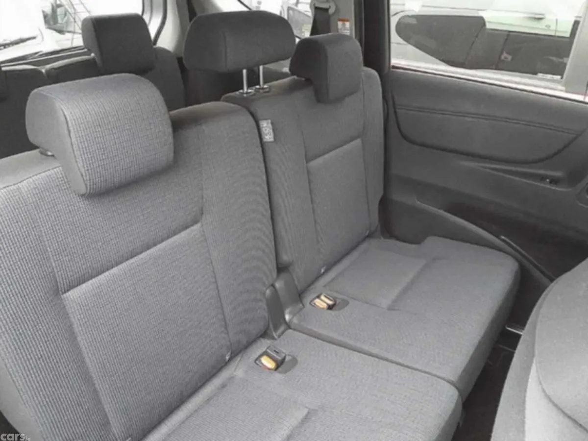 Toyota Sienta MPV, Petrol Hybrid, 2017, Silver