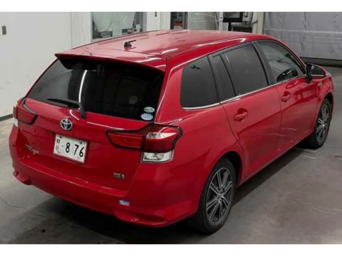 Toyota Corolla Estate, Petrol Hybrid, 2015, Red