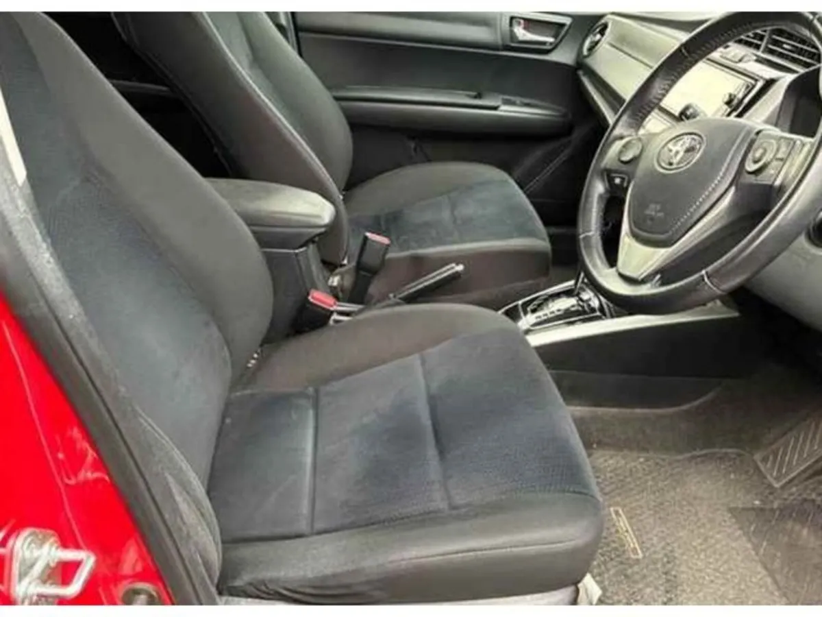 Toyota Corolla Estate, Petrol Hybrid, 2015, Red