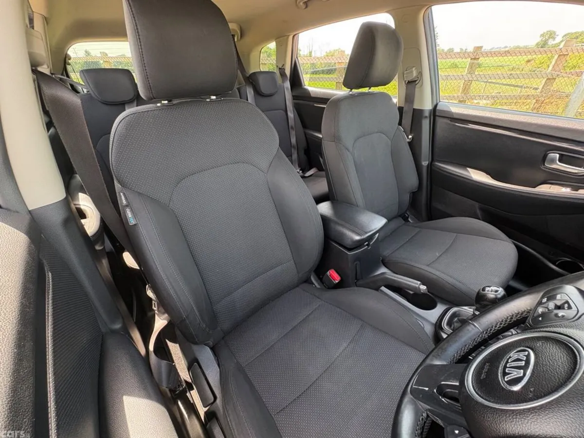 Kia Carens MPV, Diesel, 2016, Blue