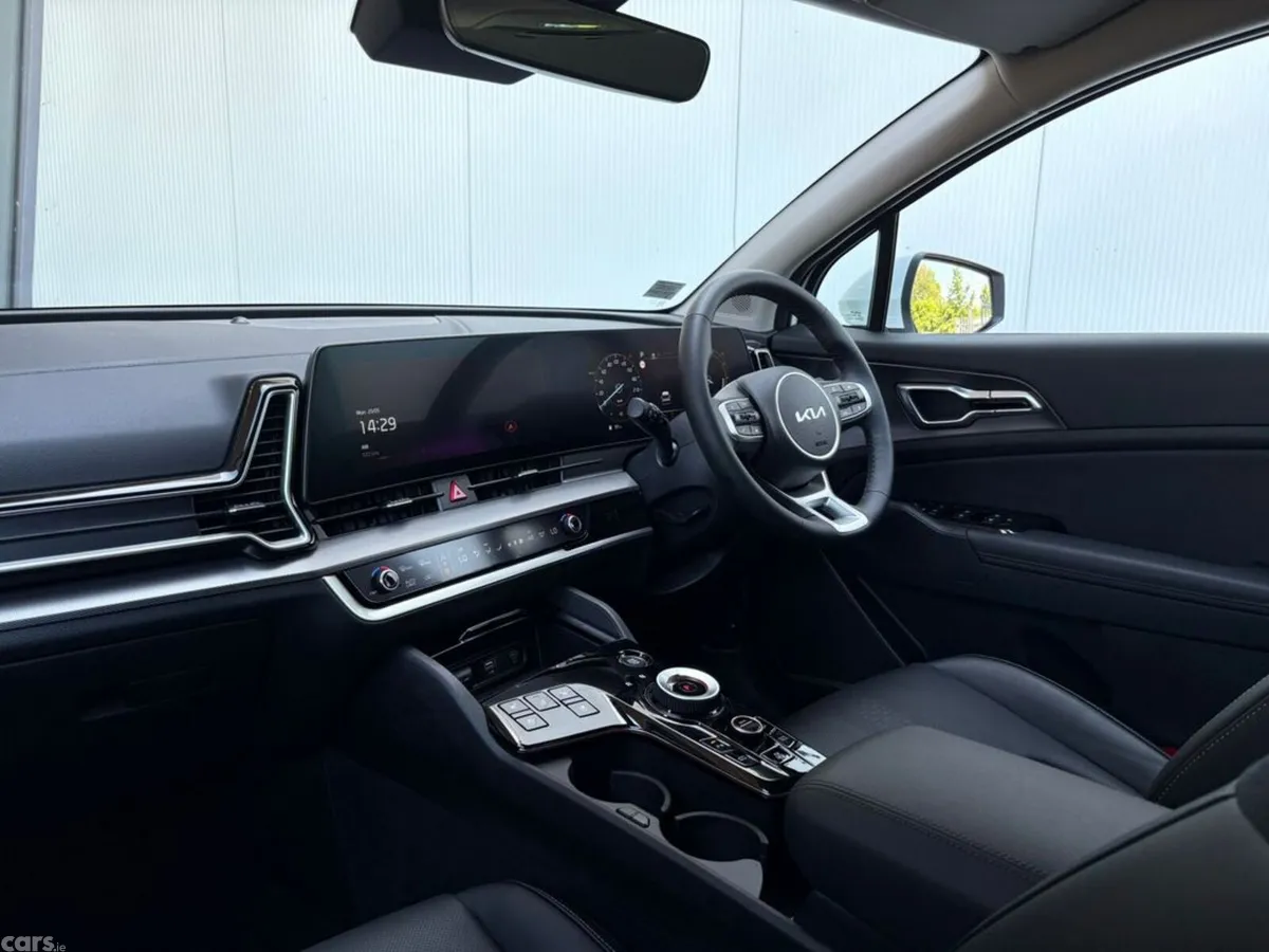 Kia Sportage SUV, Petrol Plug-in Hybrid, 2027, White