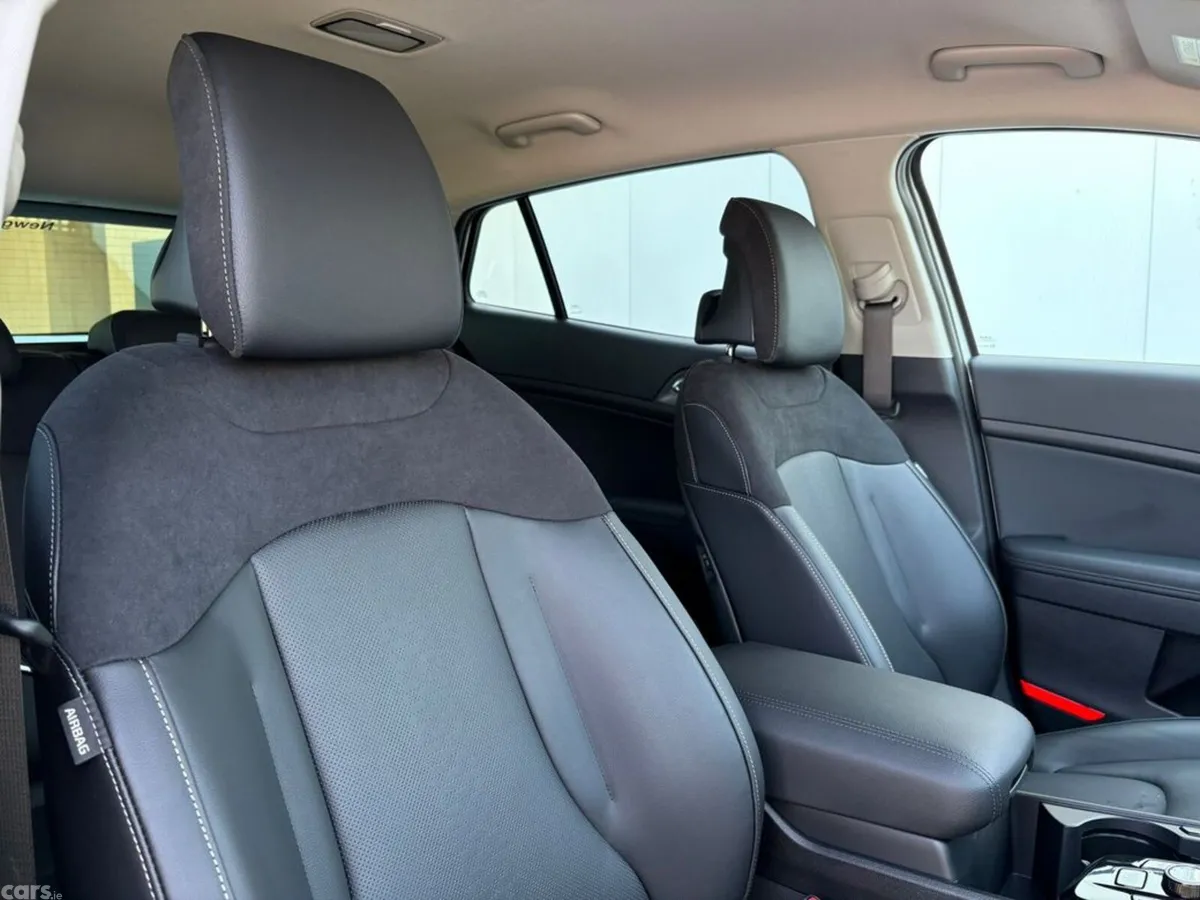 Kia Sportage SUV, Petrol Plug-in Hybrid, 2027, White
