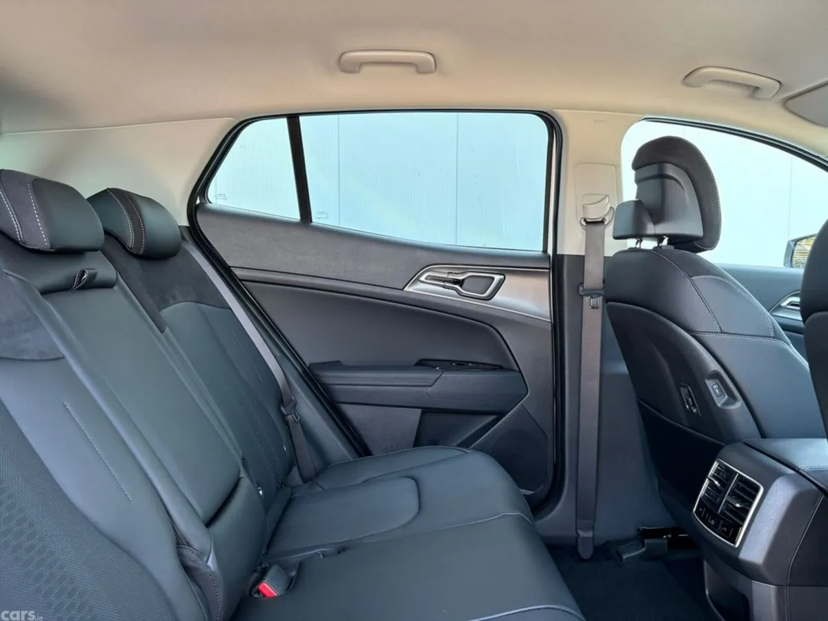 Kia Sportage SUV, Petrol Plug-in Hybrid, 2027, White