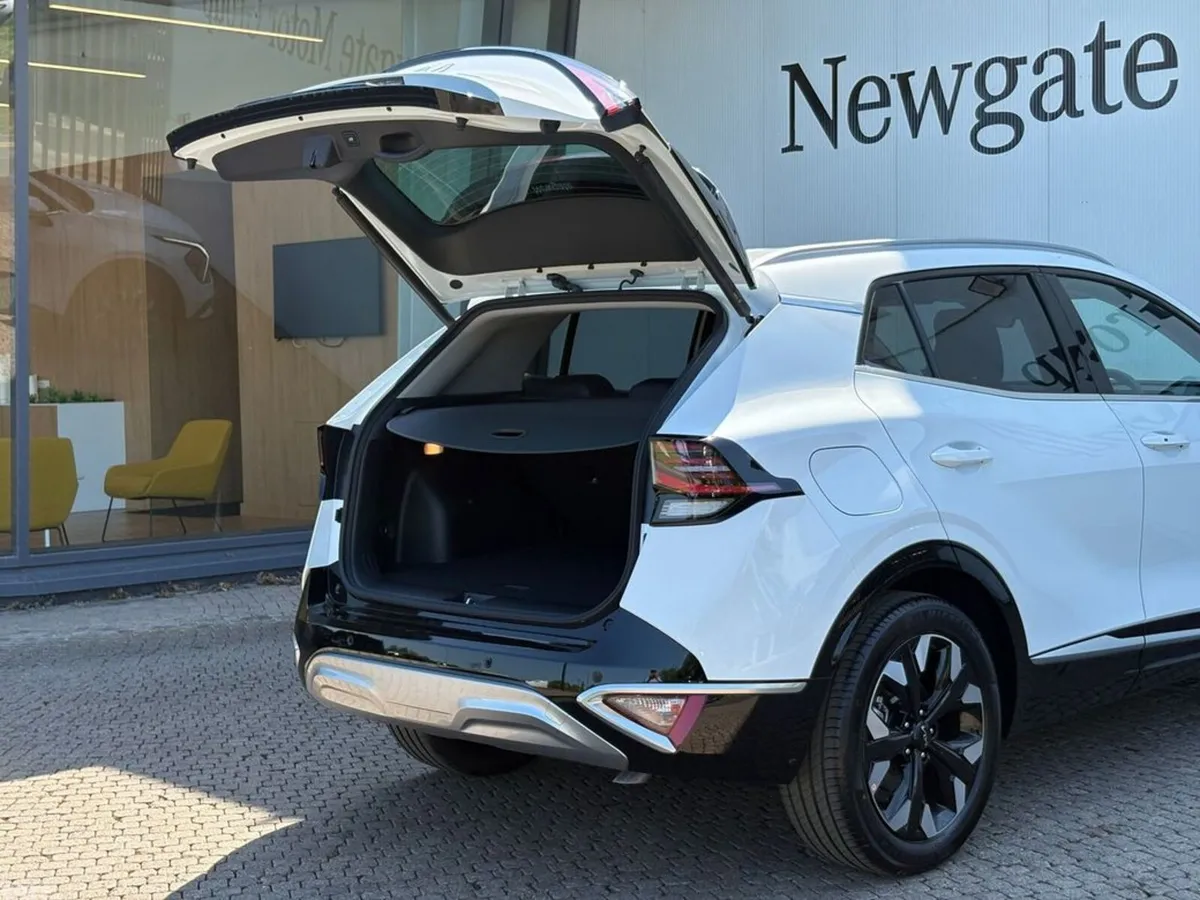 Kia Sportage SUV, Petrol Plug-in Hybrid, 2027, White