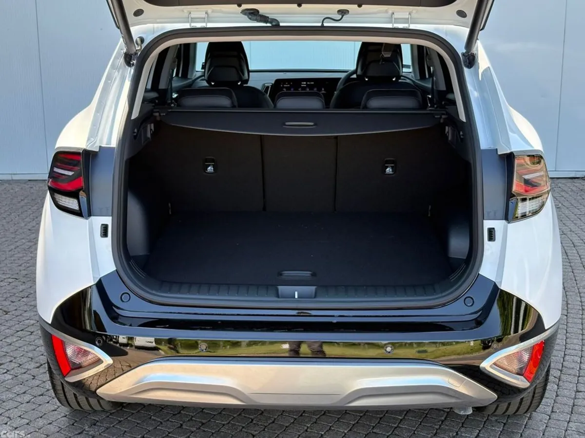 Kia Sportage SUV, Petrol Plug-in Hybrid, 2027, White