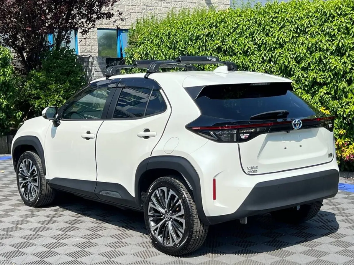 Toyota Yaris Cross Hatchback, Petrol Hybrid, 2022, White