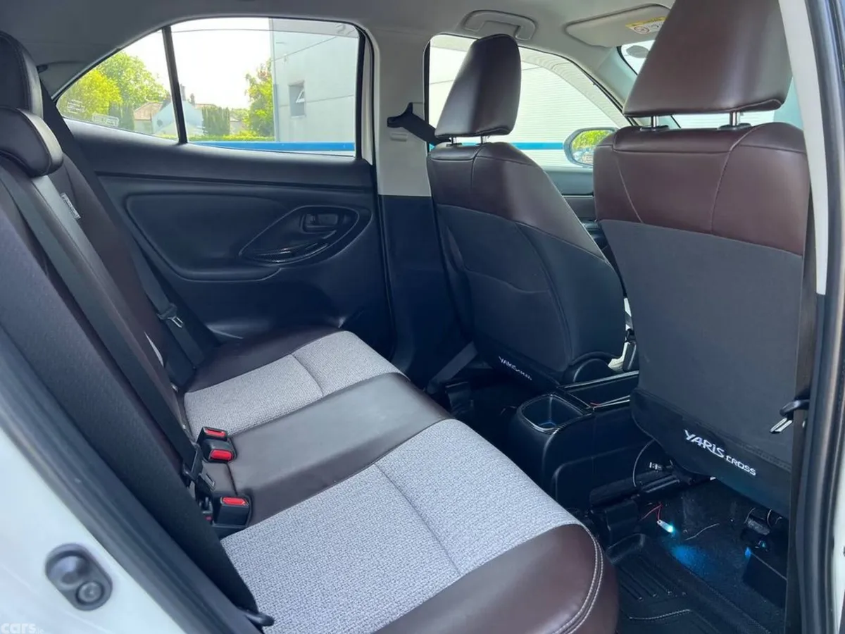 Toyota Yaris Cross Hatchback, Petrol Hybrid, 2022, White
