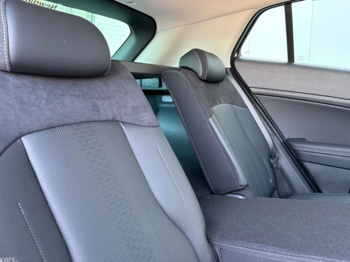 Kia Sportage SUV, Petrol Plug-in Hybrid, 2027, White