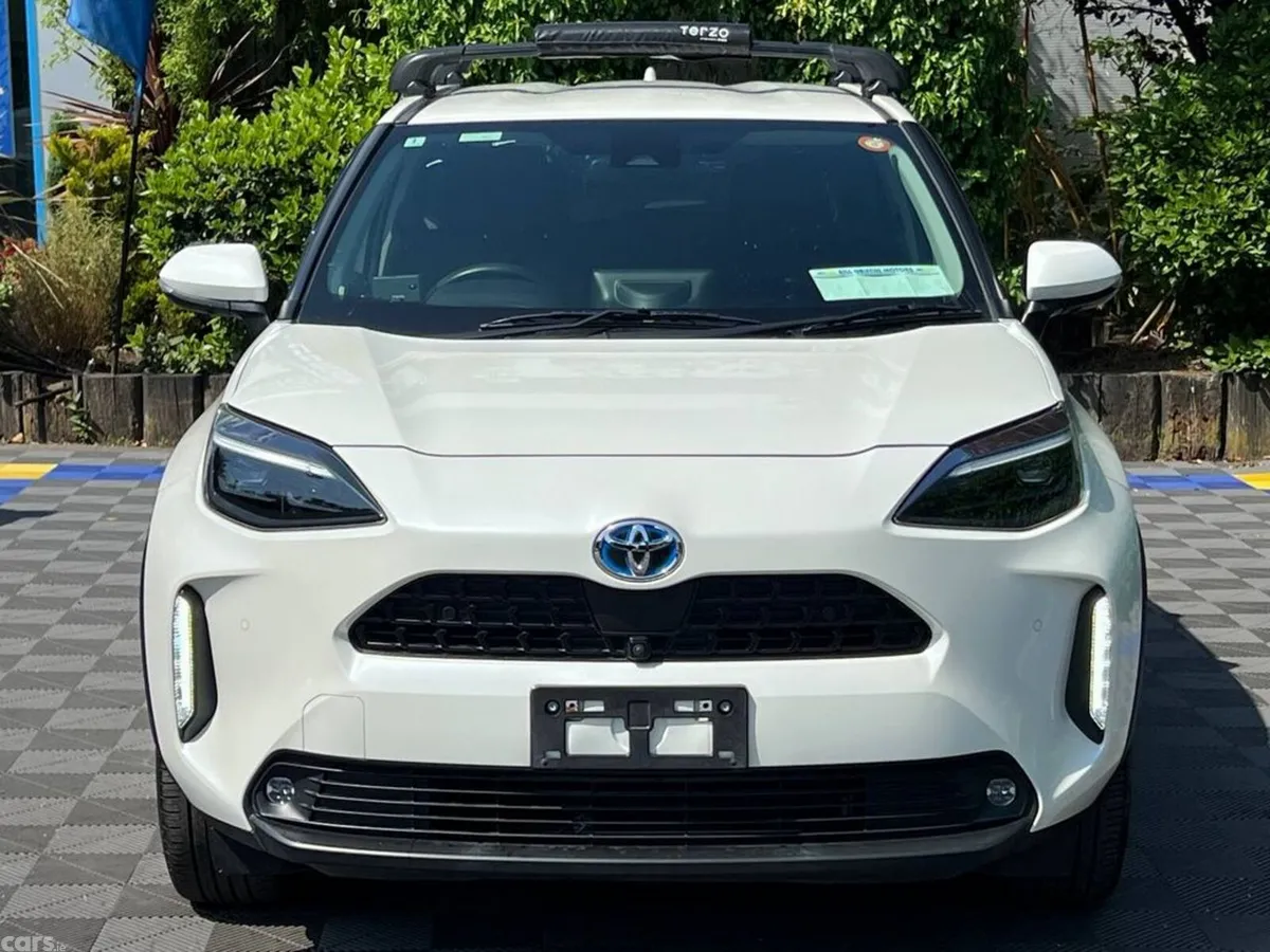Toyota Yaris Cross Hatchback, Petrol Hybrid, 2022, White