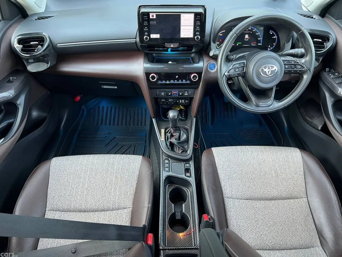 Toyota Yaris Cross Hatchback, Petrol Hybrid, 2022, White