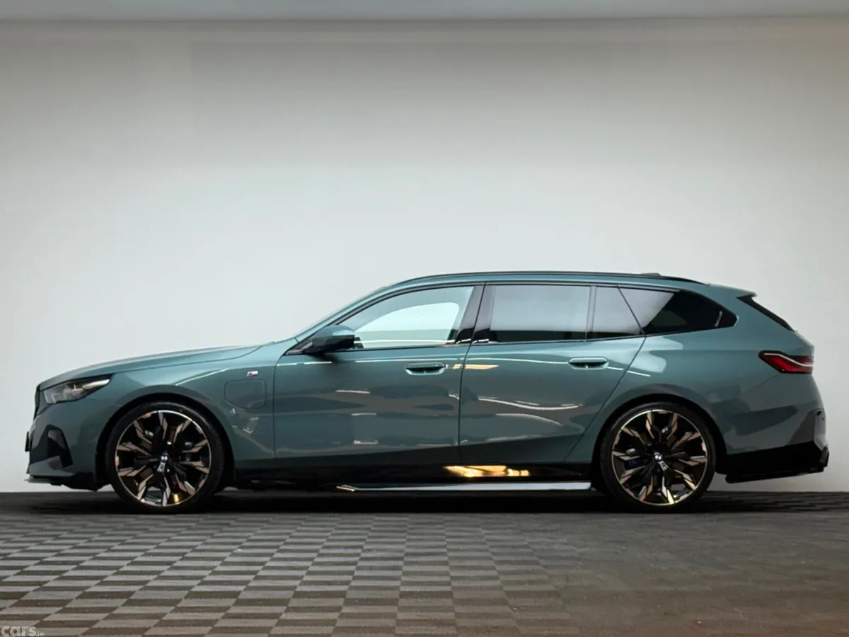 BMW 5-Series Estate, Petrol Plug-in Hybrid, 2025, Green