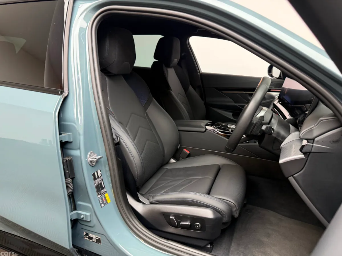 BMW 5-Series Estate, Petrol Plug-in Hybrid, 2025, Green