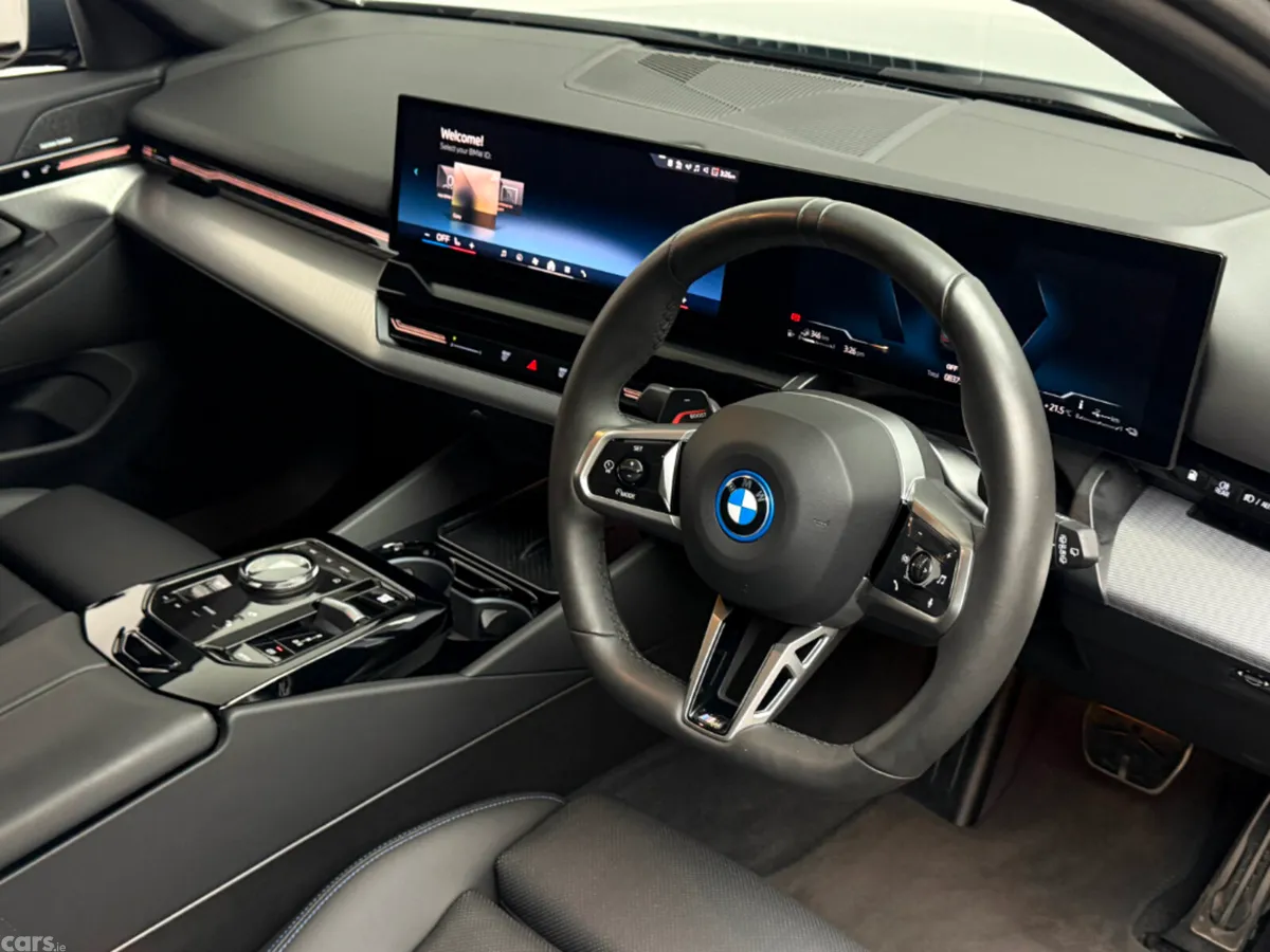 BMW 5-Series Estate, Petrol Plug-in Hybrid, 2025, Green