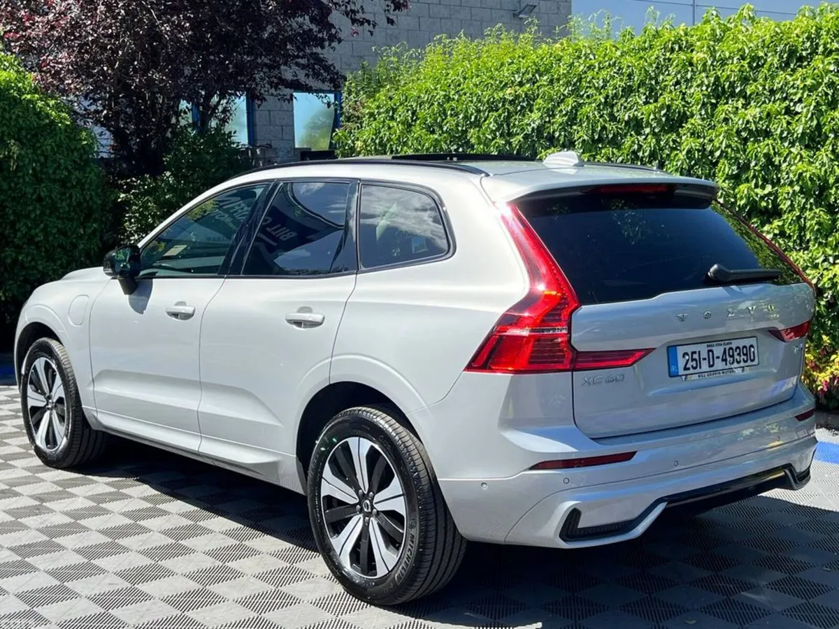 Volvo XC60 SUV, Petrol Plug-in Hybrid, 2025, Silver
