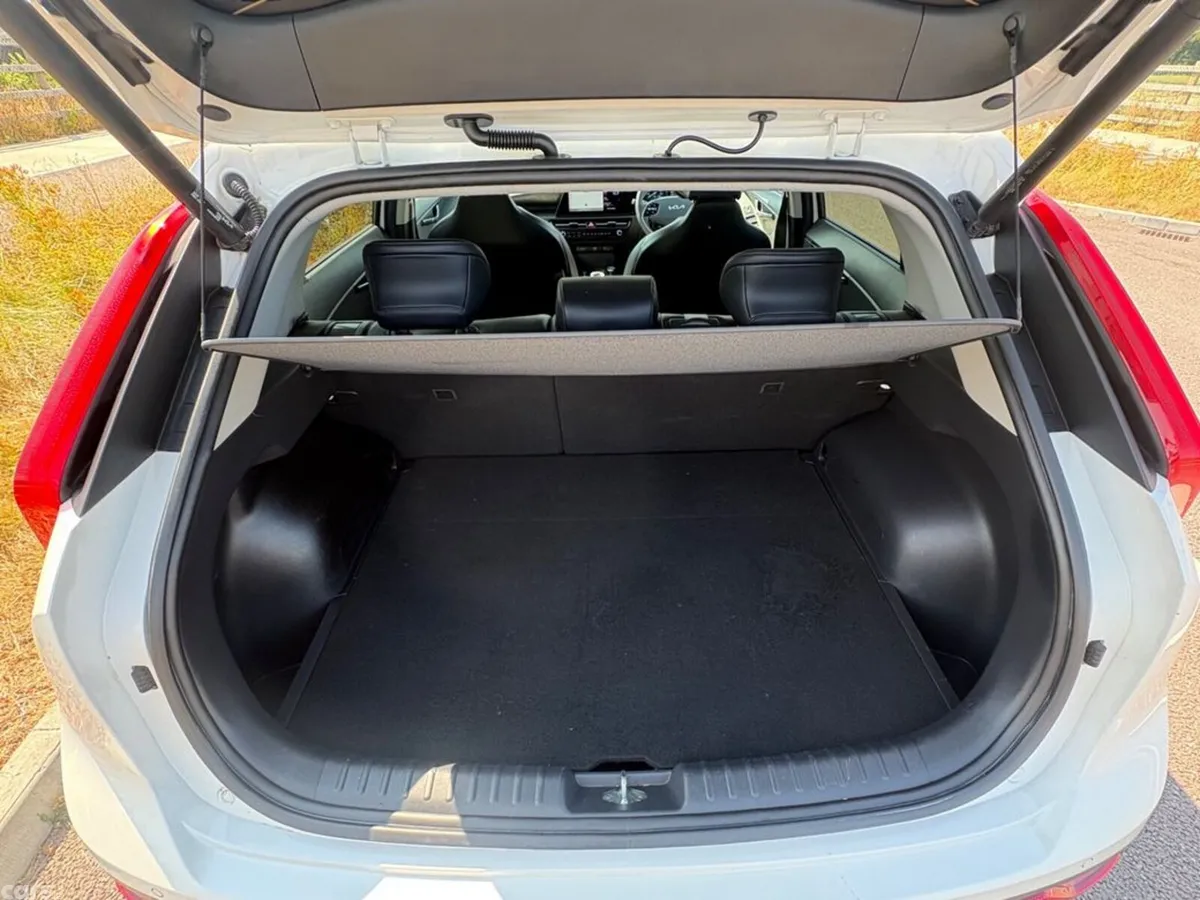Kia e-Niro Hatchback, Electric, 2023, White